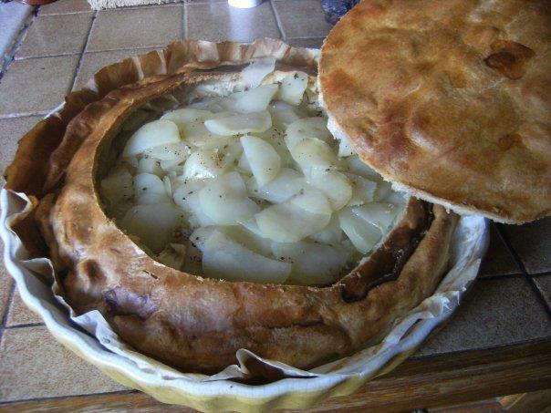 Une Pâte de Pommes de Terre (Kentang Panggang dalam Kulit Pizza) by