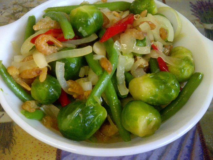 Tumis Brussels Sprout by Ninie Berry