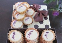 Blueberry / Pineapple Cheese Tart by Eny Rere