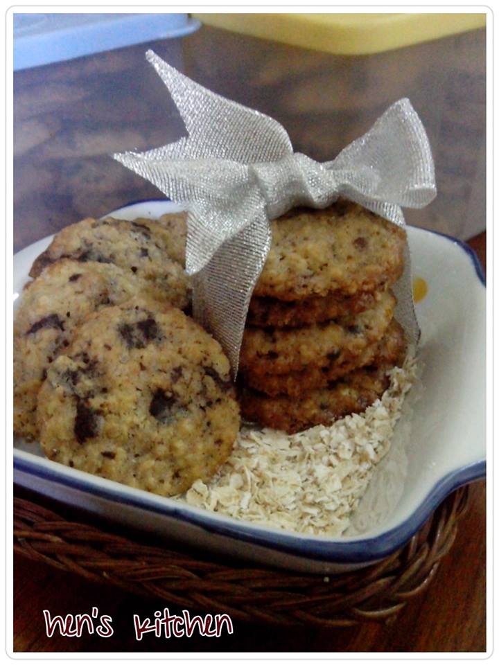 Chocochip Oat Cookies by Hen's Fatmawati