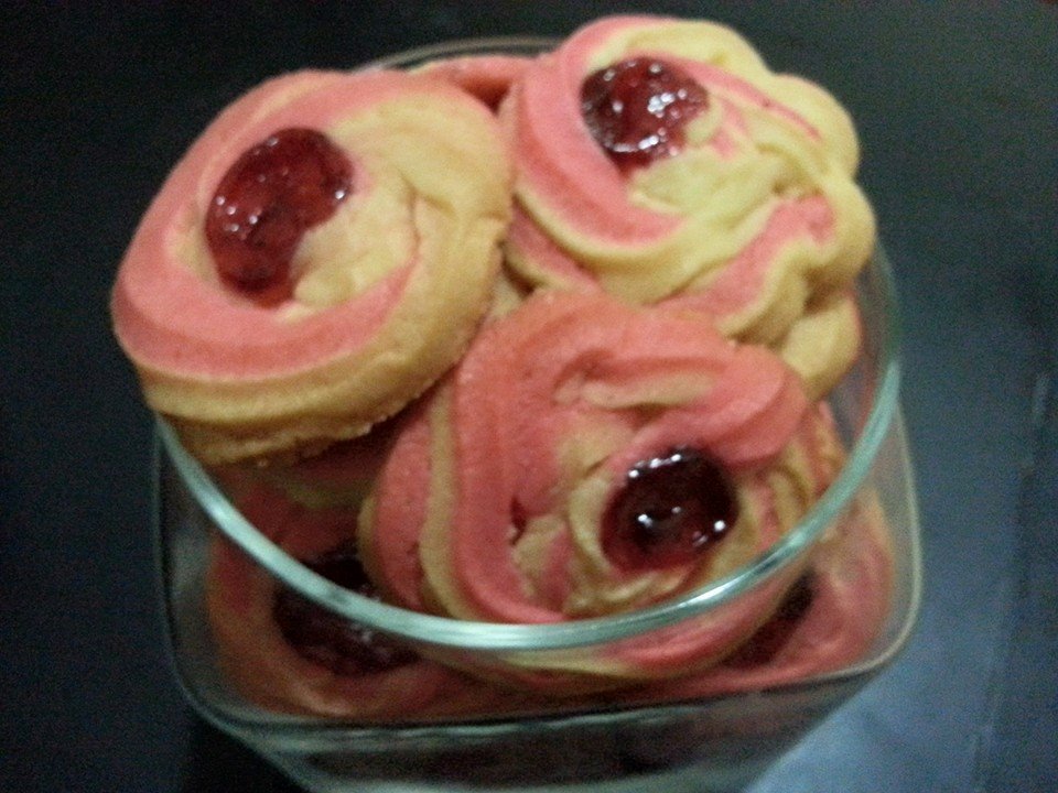 Kue Semprit Butter Strawberry by Susianne Flo S