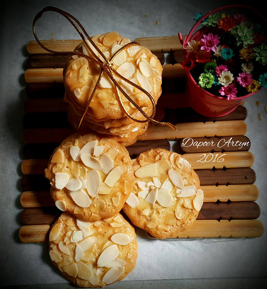 Almond Crispy Cookies by Ainie Dihati Adjie