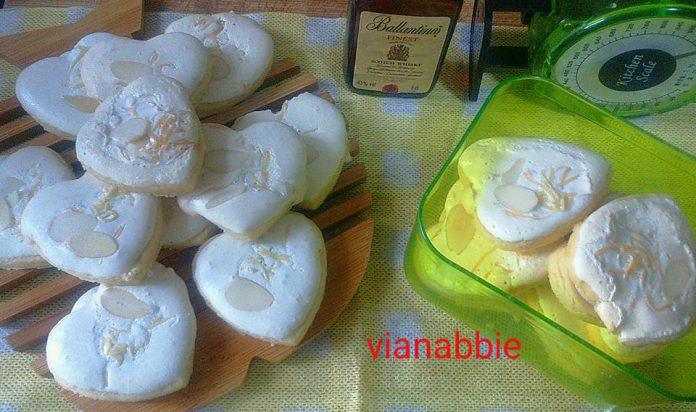 Almond and Cheese Button Cookies by Vian Ninethynine Blues