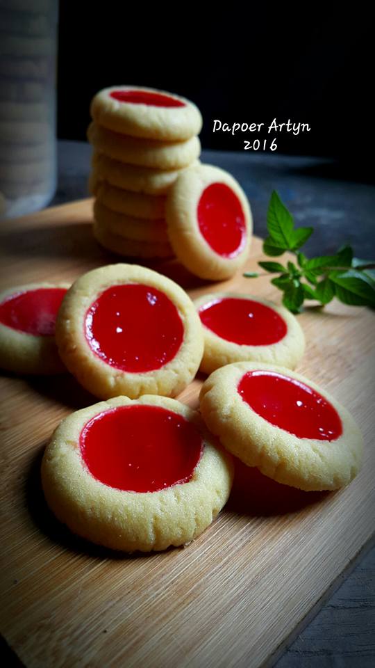 Strawberry Thumbprint Cookies by Ainie Dihati Adjie