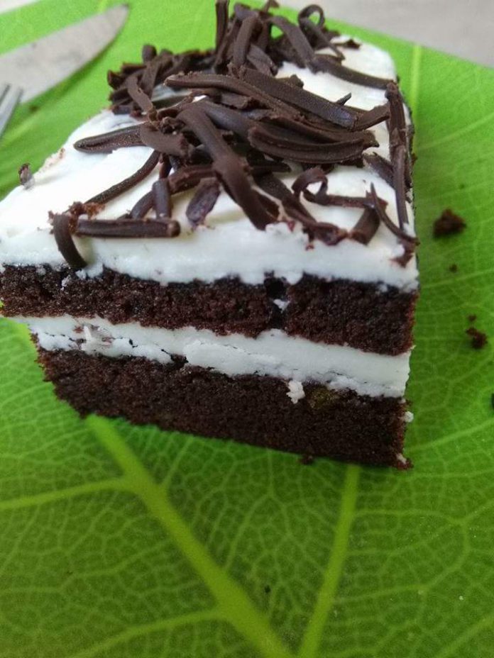 Brownies Kukus Ketan Hitam by Aliya Syarbini