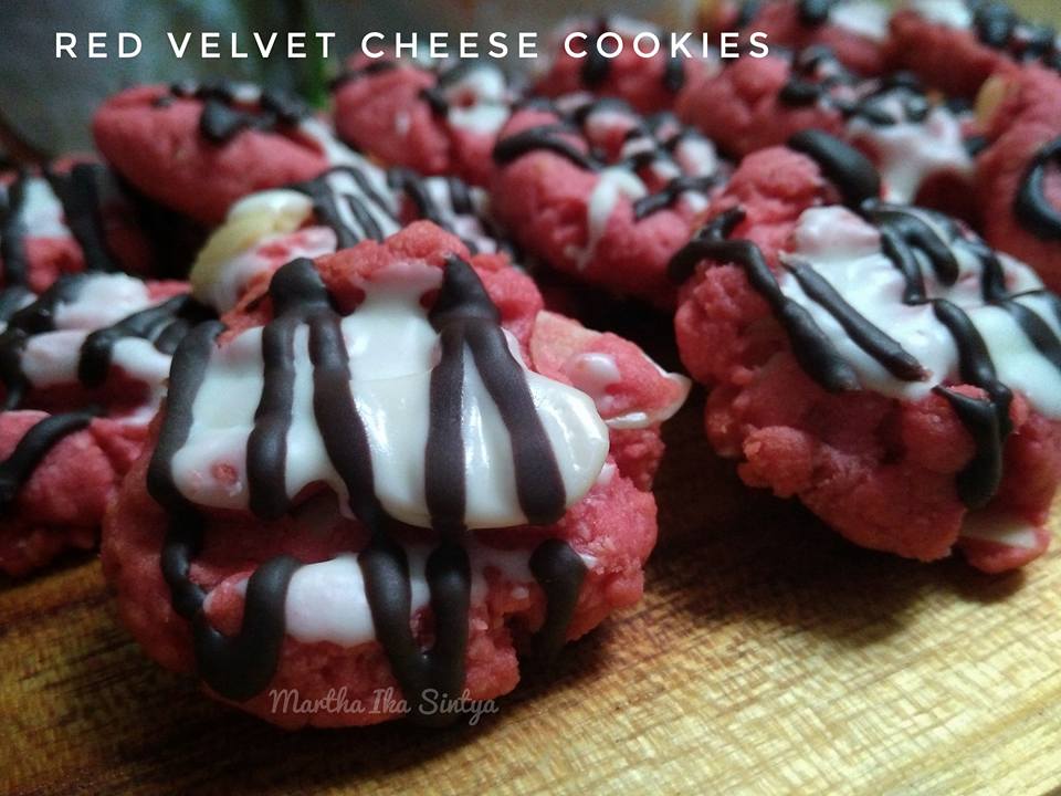 Red Velvet Chesee Cookies By Martha Ika Sintya ...