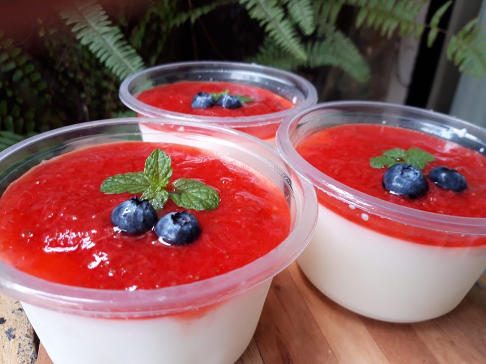 Puding Sutra Saus Strowberry by Naning Bubams
