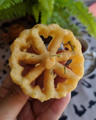 KUE KEMBANG GOYANG / KUE SEROJA ASIN GURIH by Wawa Wiati