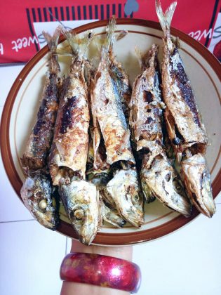 goreng ikan tidak keras dan bumbu meresap sempurna by Novie Kurnia Wardani 1