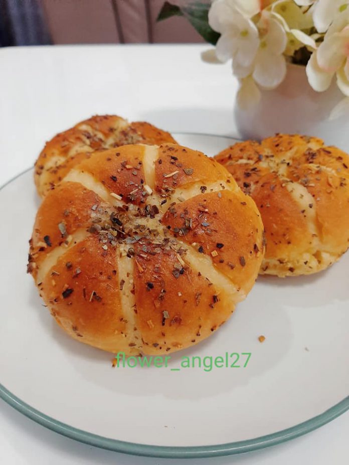 KOREAN GARLIC CHEESE BREAD by Flower Angel