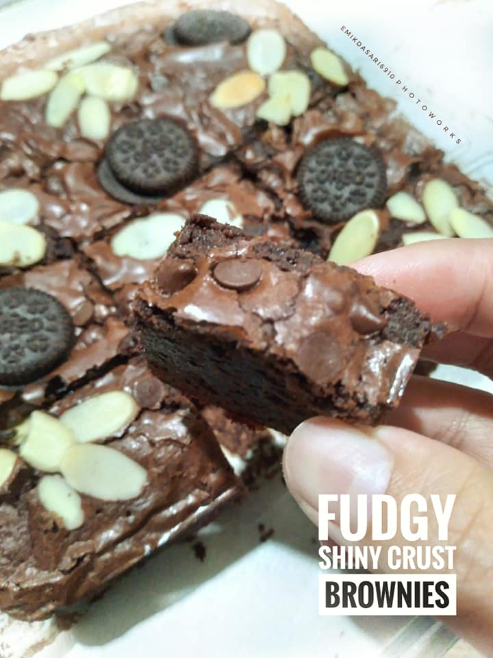 Fudgy Shiny Crust Brownies by Emilda Sari