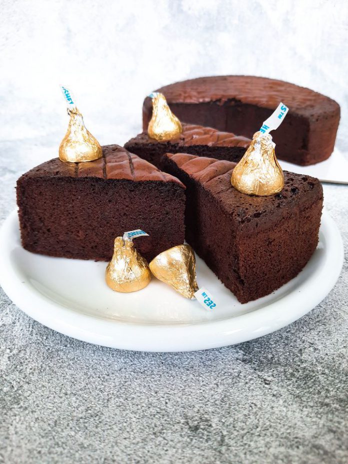 super lembut dan nyoklat SPONGE CAKE COKLAT by Farah Dina