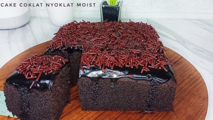 Cake coklat nyoklat moist by S Tina