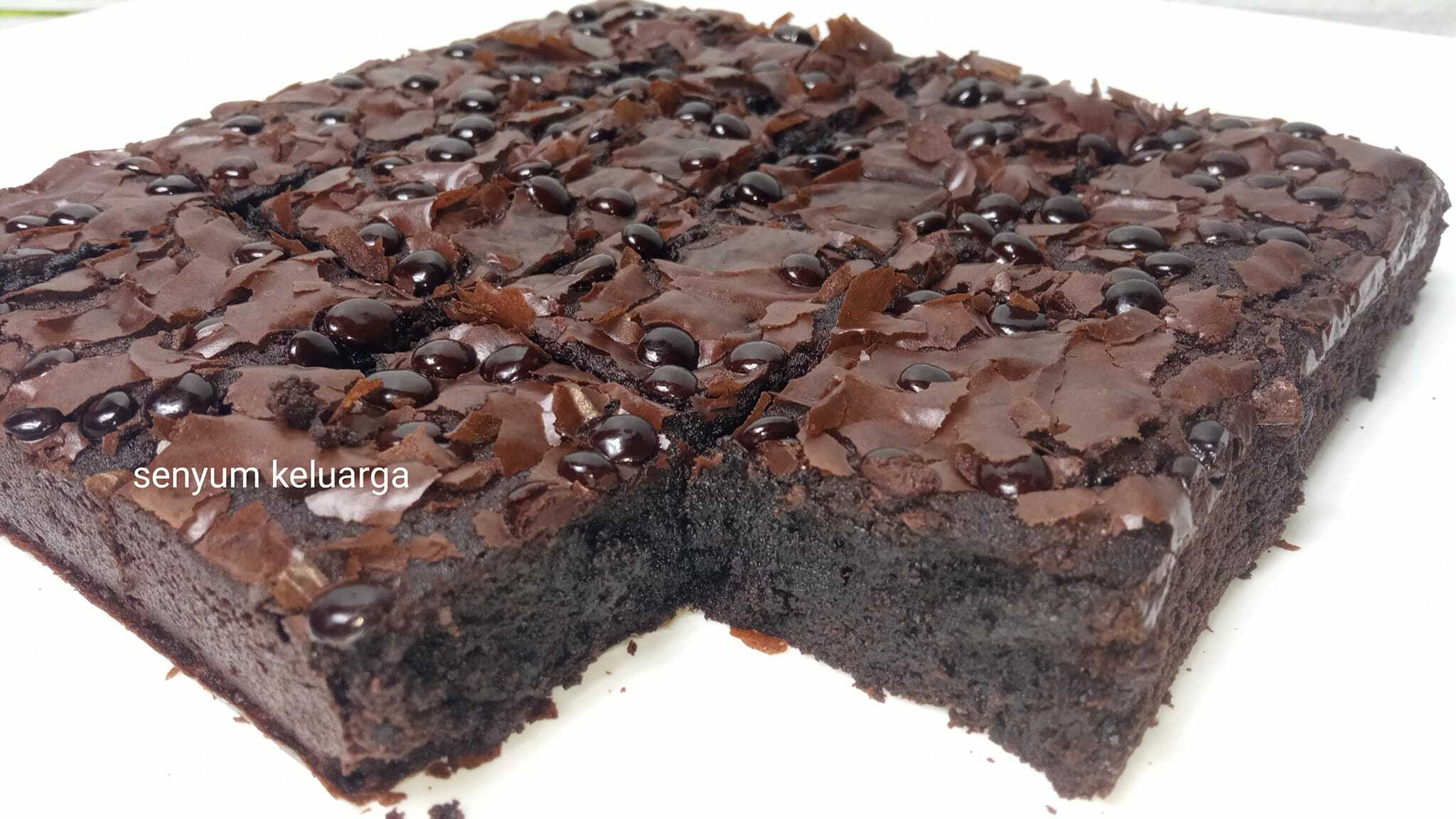 Fudgy brownies shiny crust oven tangkring tanpa mixer by Fatiha