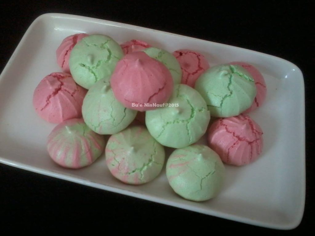 Schuimpjes atau Meringue Cookies by Retno Bu’e NinNauf